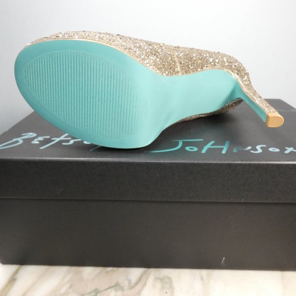NiB SPARKLING Betsey Johnson Dane Peep Toe Pump, Light Gold, 9.5 - Picture 12 of 13